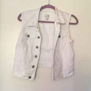 White sleeveless jean jacket